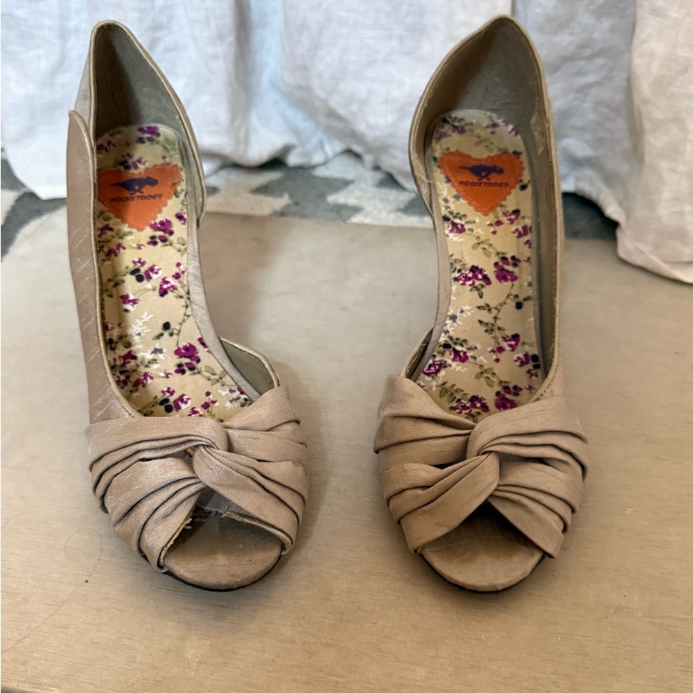 Rocket Dog Taupe Peep-Toe vintage Heels